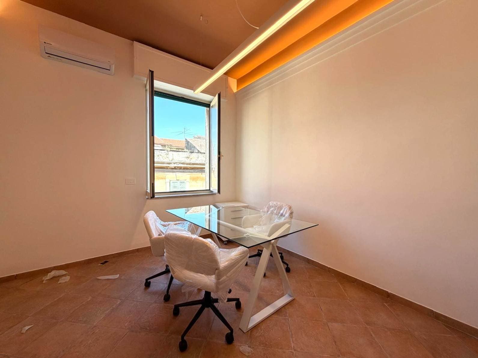 UFFICIO COMPLETAMENTE RISTRUTTURATO SUL CORSO GARIBALDI!!!!